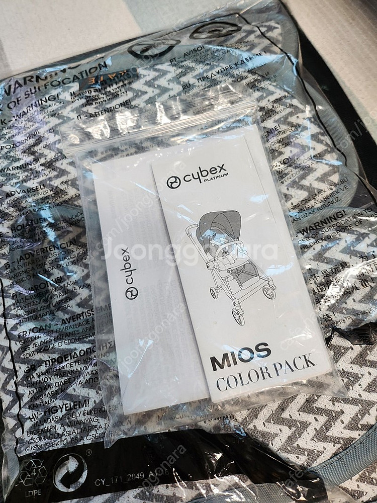 싸이벡스 미오스 올블랙 절충형 유모차--6