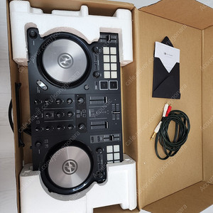 DJ컨트롤러 TRAKTOR S2 MK3 판매합니다!!!