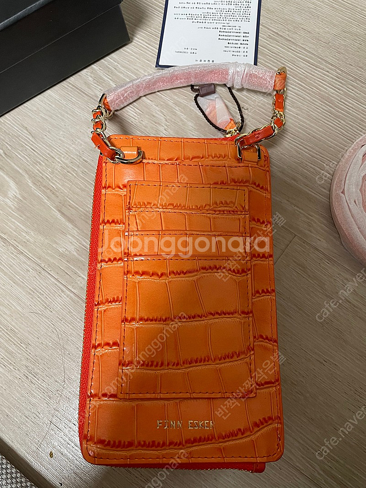 핀에스커 소가죽 폰백 미사용 새것--1