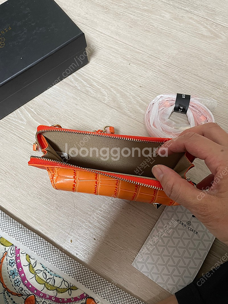 핀에스커 소가죽 폰백 미사용 새것--3