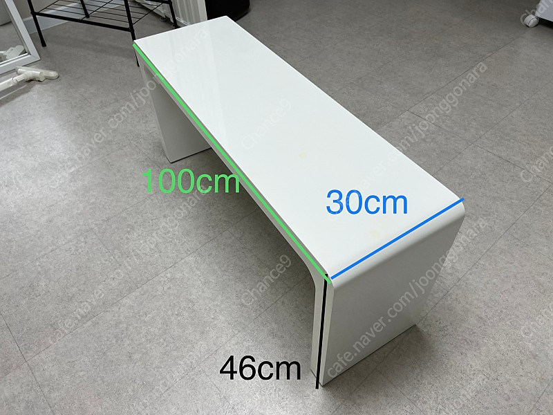 하이그로시 곡선 라운드 테이블 침대 사이드협탁, 쇼파 테이블, 벤치스툴 의자 판매합니다.--1