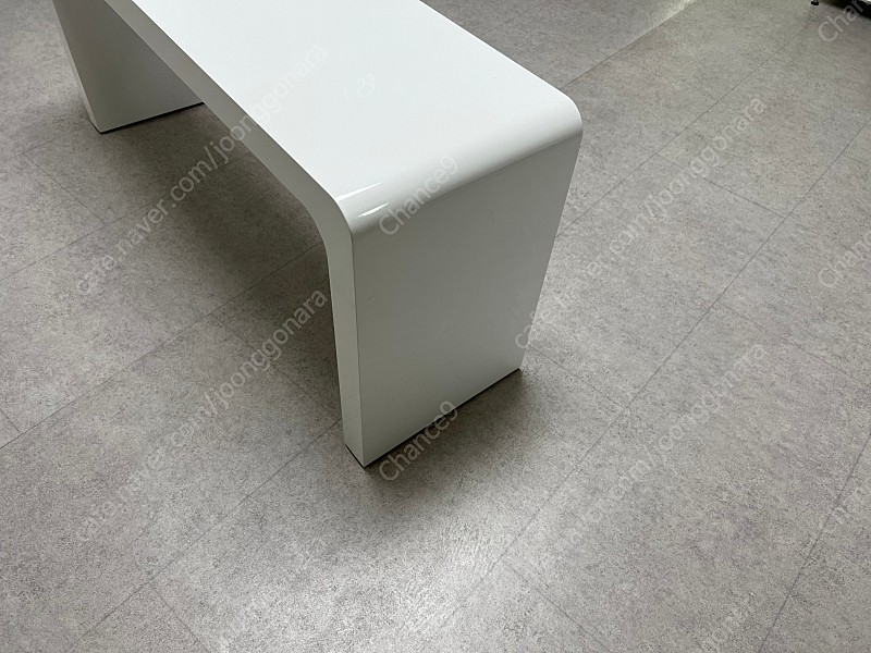 하이그로시 곡선 라운드 테이블 침대 사이드협탁, 쇼파 테이블, 벤치스툴 의자 판매합니다.--2