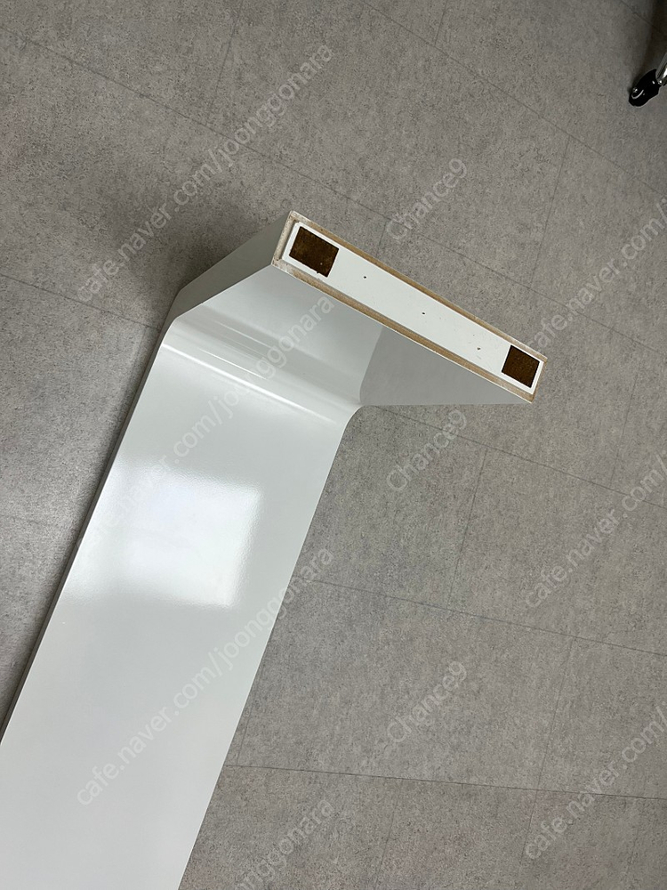 하이그로시 곡선 라운드 테이블 침대 사이드협탁, 쇼파 테이블, 벤치스툴 의자 판매합니다.--7