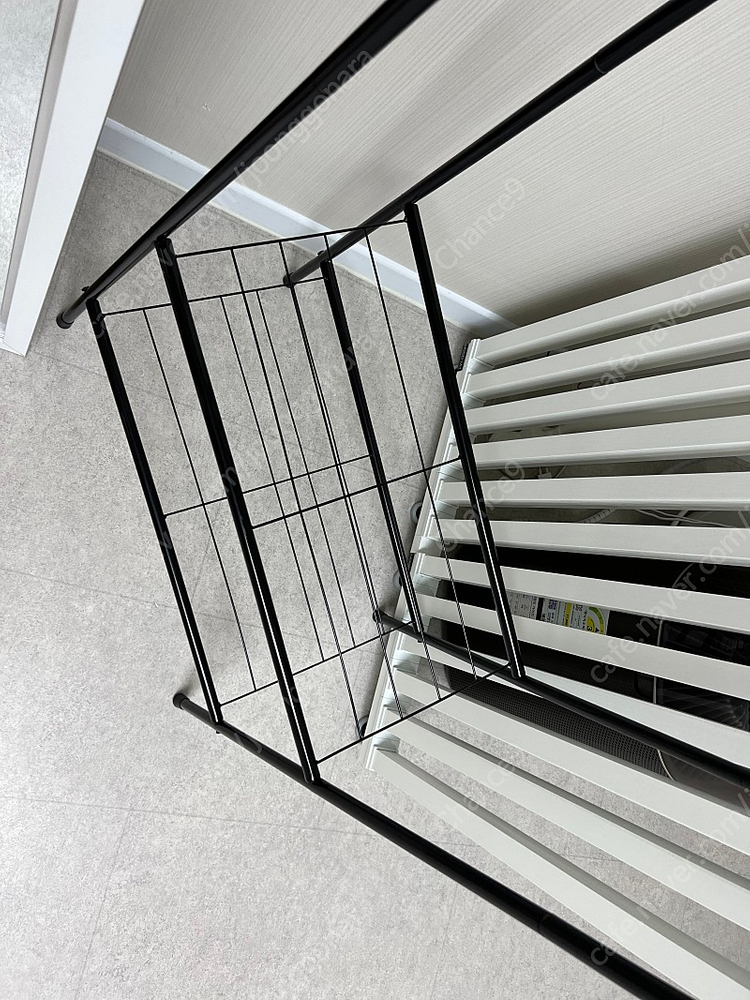 검정색 철제 옷걸이 행거 팝니다.--1