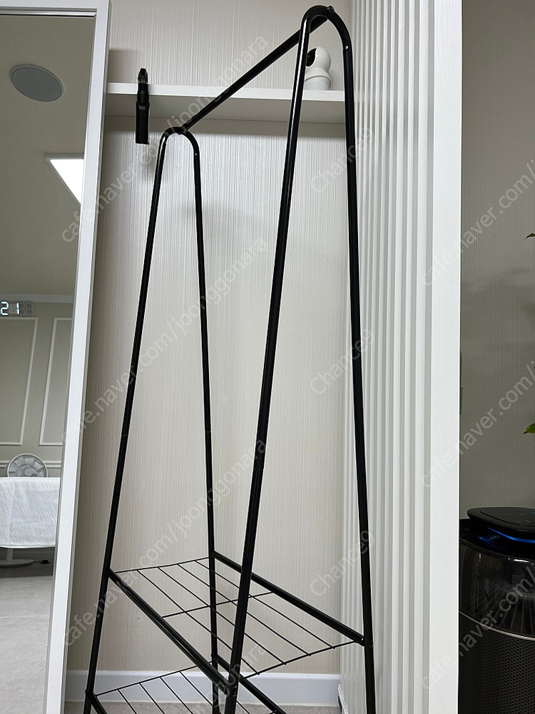 검정색 철제 옷걸이 행거 팝니다.--2