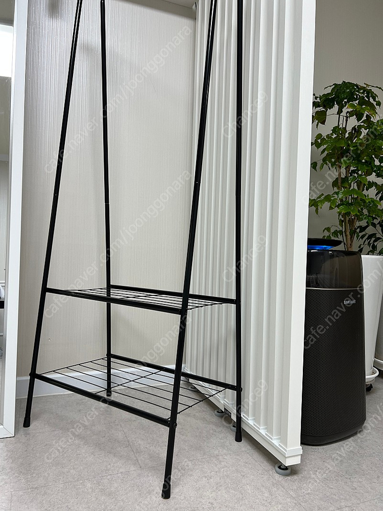 검정색 철제 옷걸이 행거 팝니다.--3