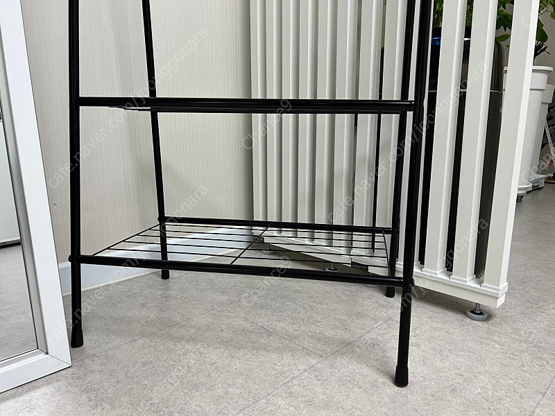 검정색 철제 옷걸이 행거 팝니다.--5