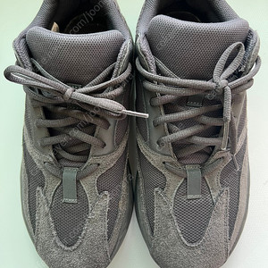 아디다스 이지 yeezy 700 275mm 팝니다