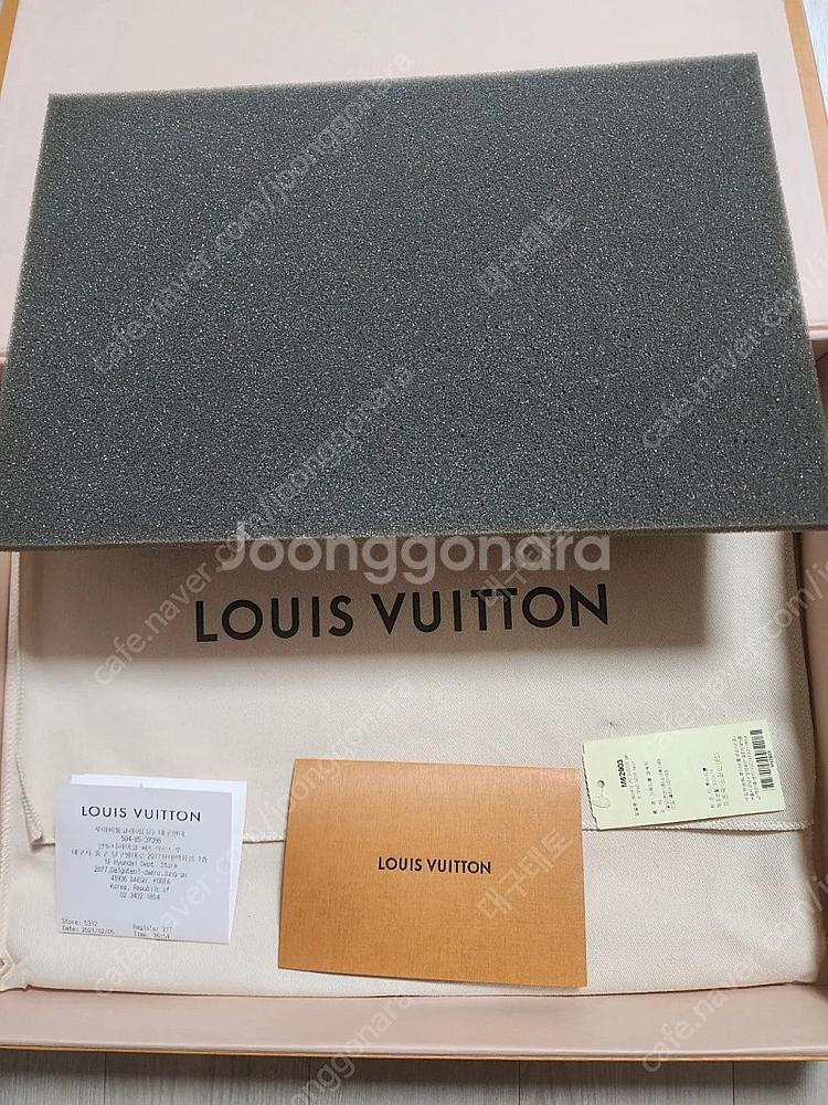 루이비통 m62903 클러치백 팝니다!--1