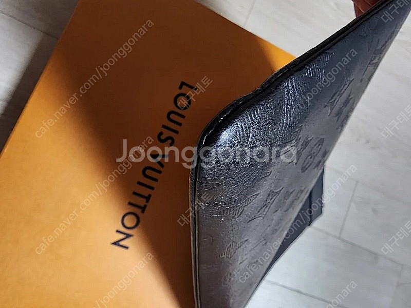 루이비통 m62903 클러치백 팝니다!--4