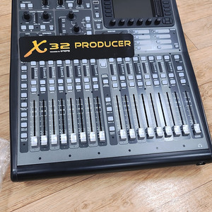 X32 producer 베링거 팝니다.