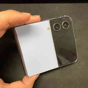 부산 갤럭시Z플립4 블루 SKT 리퍼폰 센터올갈이 (액정 태두리 배터리 교체 삼성정식A/S )