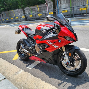 BMW S1000RR 검빨 적은키로수 판매합니다.