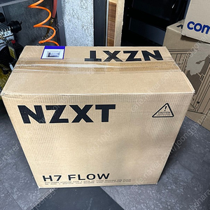 NZXT H7 FLOW 화이트 케이스 f140 rgb 팬4개 합쳐서 판매합니다 팬허브 포함!
