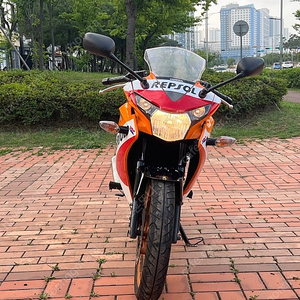 cbr125cc 15년식 165에판매합니다 랩솔 순정입니다 업자 x