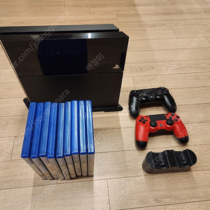 PlayStation4 PS4 + 타이틀 9EA + 패드 2EA + 정품충전기 포함 - 직거래/금액(18만)