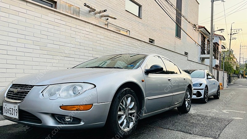 국내에 단 한 대 뿐인 크라이슬러 300M 이미지