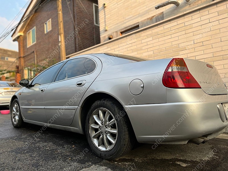 국내에 단 한 대 뿐인 크라이슬러 300M 이미지