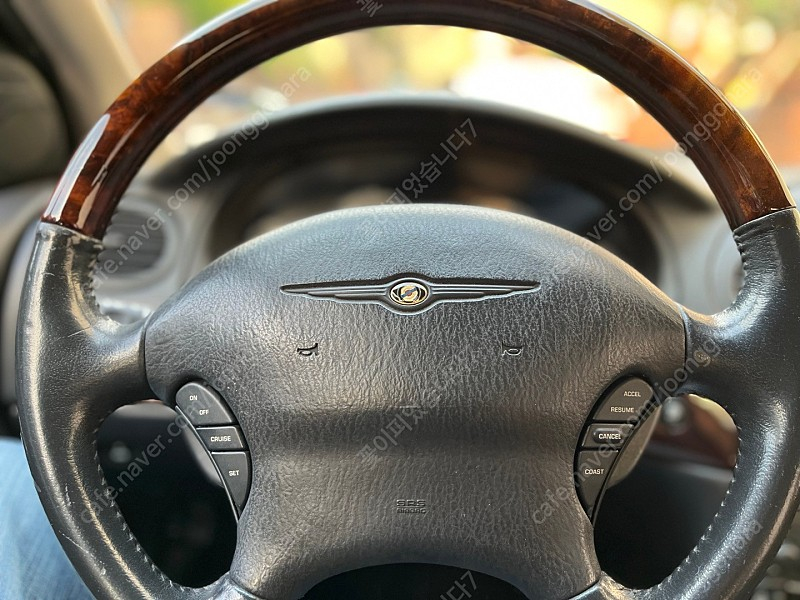 국내에 단 한 대 뿐인 크라이슬러 300M 이미지