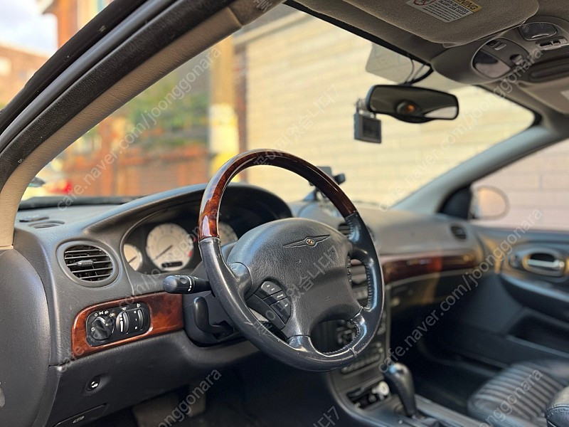 국내에 단 한 대 뿐인 크라이슬러 300M 이미지