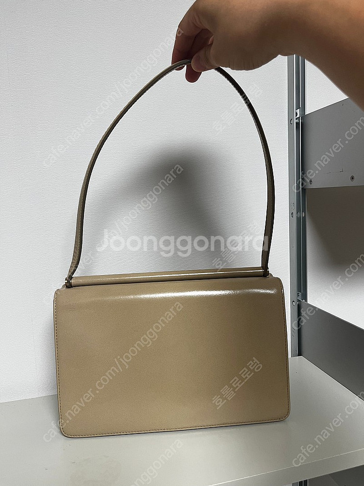 투티에 포멜백 포셀린 색상 판매합니다--2