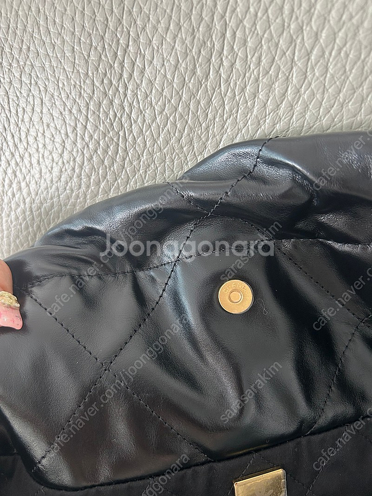 샤넬 22백 블랙 유광 새상품--2