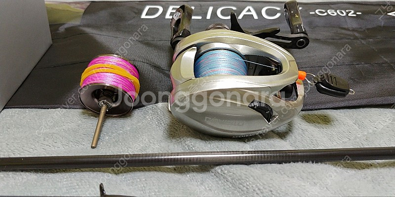 베이트피네스 세트 (602UL/L 로드 + 좌핸들 베이트릴 + 기타 소품들)--2