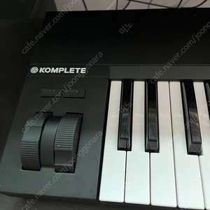 komplete a61 마스터키보드 팝니다