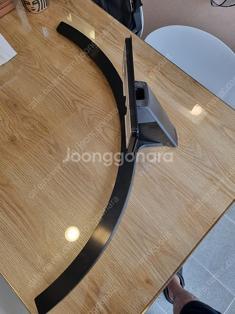 lg 티비 스탠드 받침대 튼튼하고 깨끗합니다--2