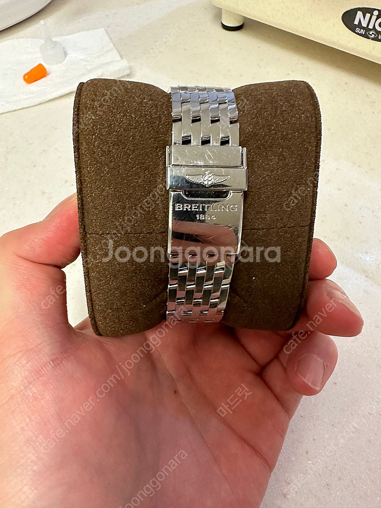 브라이틀링 네비타이머 황금날개 43mm 국내부띡--3