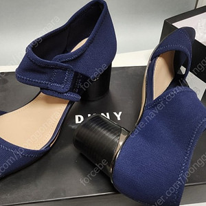 DKNY 앵클 스트랩 샌들 새신발