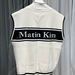 마뗑킴 조끼 L사이즈 (MATIN KIM SPELL POINT STRIPE KNIT VEST IN) 새상품