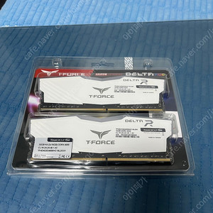 팀그룹 DDR4-4000 CL18 Delta RGB 32GB (16X2) 화이트 램 팝니다