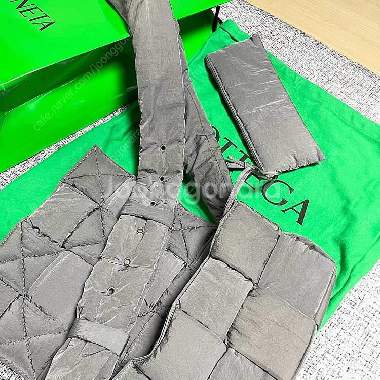 보테가베네타 패디드 패딩테크 카세트백 /선더--1