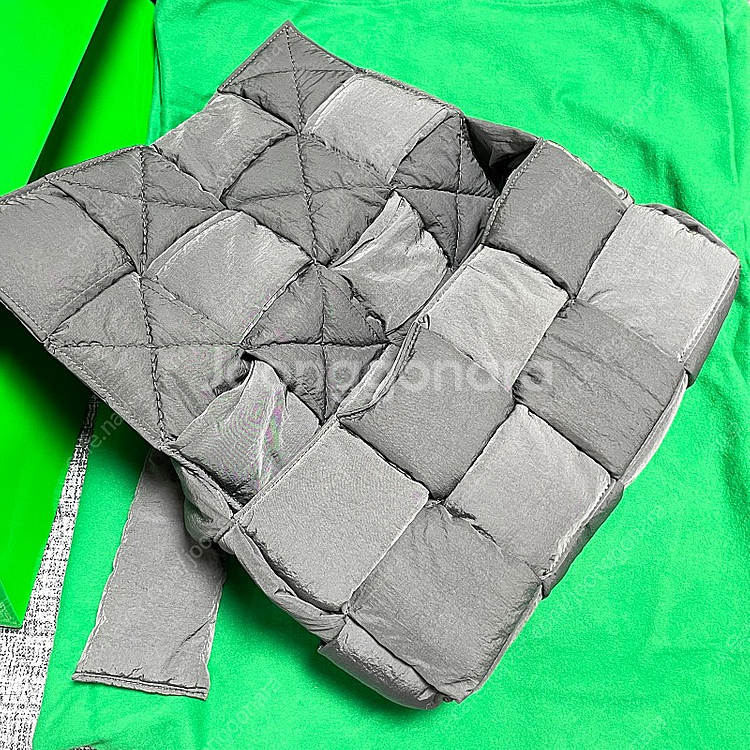 보테가베네타 패디드 패딩테크 카세트백 /선더--5