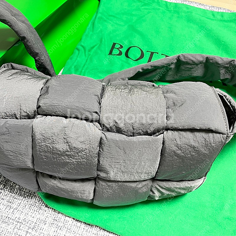 보테가베네타 패디드 패딩테크 카세트백 /선더--7