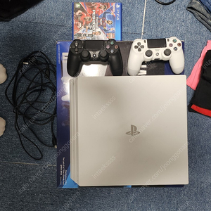 PS4 PRO 1TB 화이트 팝니다