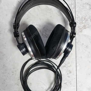 AKG K271 MK2