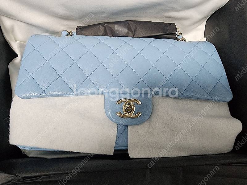 [새상품] 샤넬 클래식 미듐 하늘색 은장--0