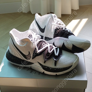 NIKE 카이리 5 Team White Black