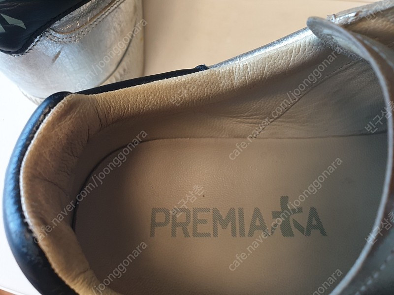 프리미아타 실버 스니커즈 이미지