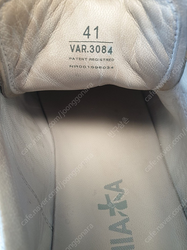 프리미아타 실버 스니커즈 이미지