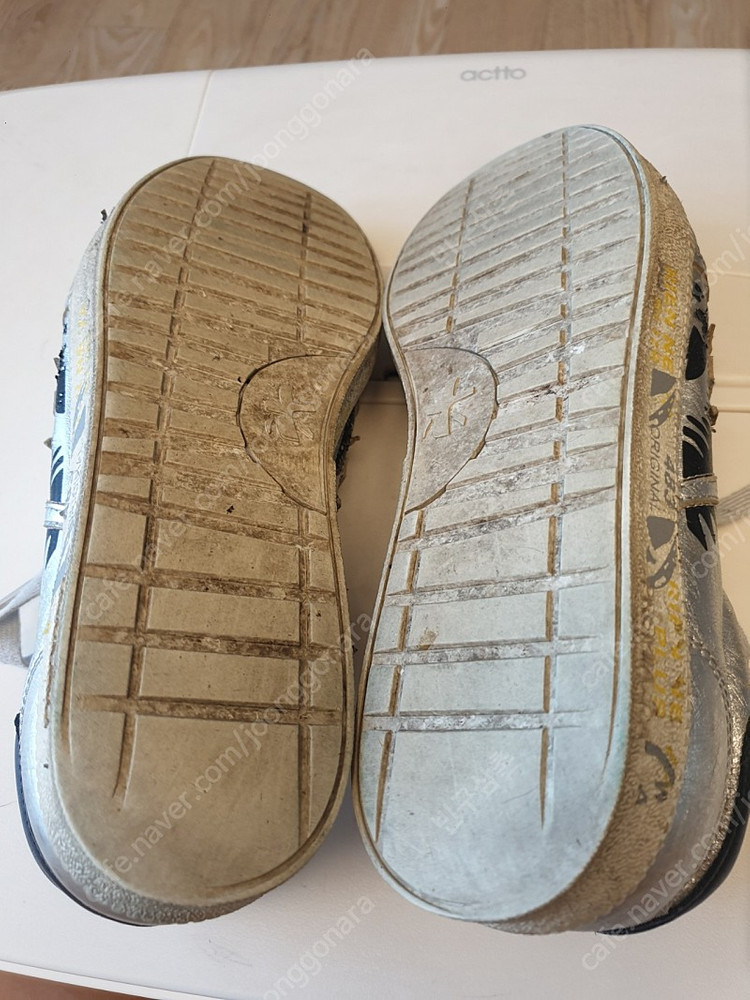 프리미아타 실버 스니커즈 이미지