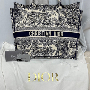 디올 북토트 트왈드주이 라지백 판매합니다. (DIOR BOOK TOTE)