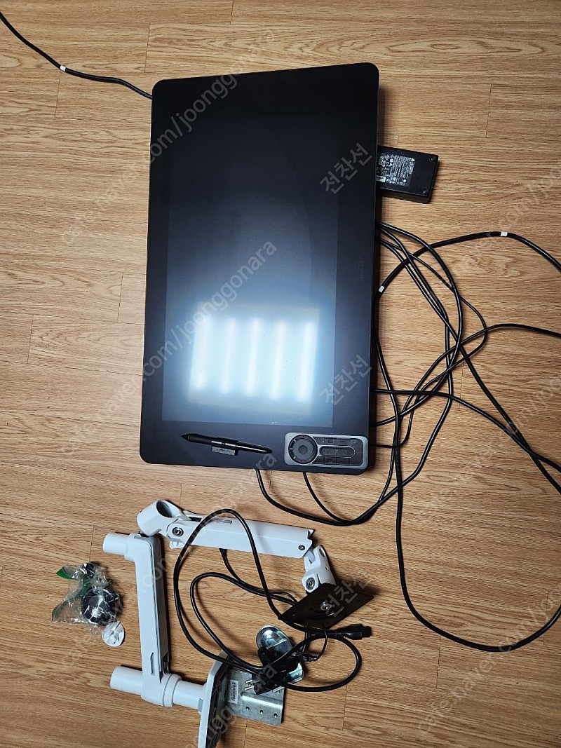 와콤 신티크 프로 24 DTK-2420 [힐링쉴드필름부착][베사 마운트][어고트론 모니터암] | 중고나라 - 안심되는 중고거래