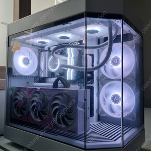(개인) 초고사양 화이트 감성 본체 판매합니다. ( RTX4080 / 7800X3D / 수냉 / 화이트 / 32G )
