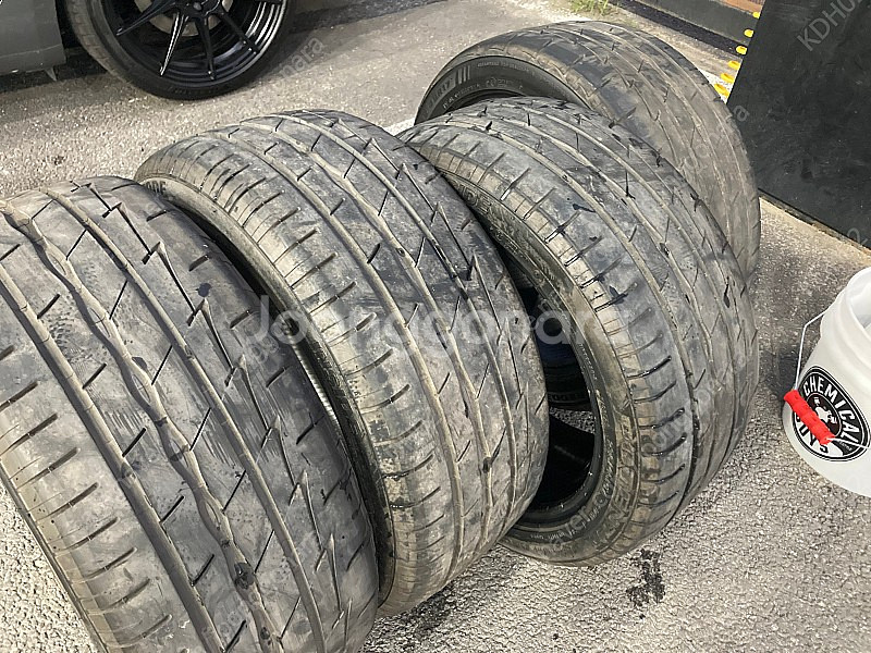 235 45 17 한대분 저렴하게 팝니다--3