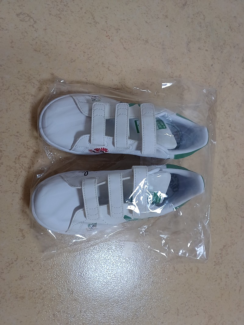 아디다스 운동화 200사이즈 한번신은 거의새상품
