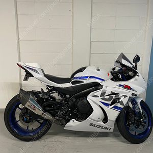 스즈키 18년식 R1000R 판매합니다. 1300만원