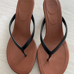 Urbanic 30 Leather Flip-flops Heels